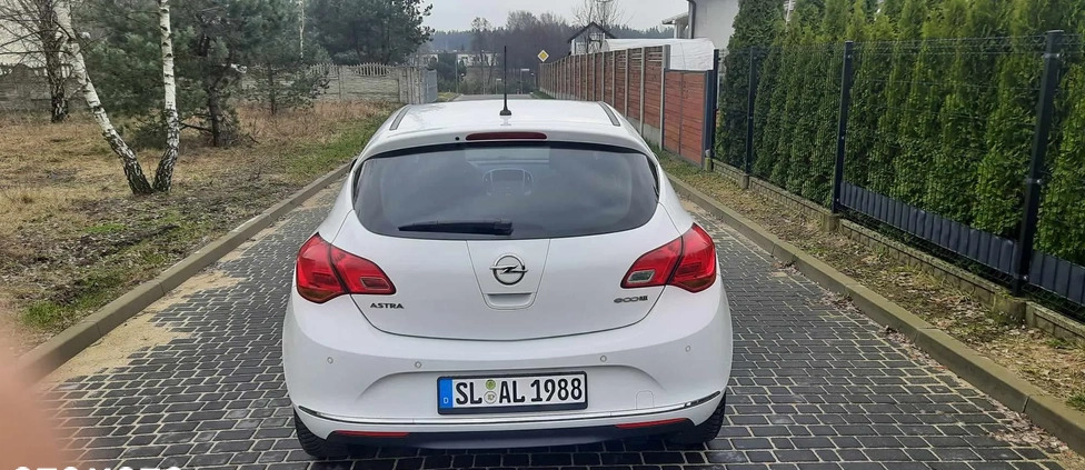 Opel Astra cena 26900 przebieg: 203000, rok produkcji 2015 z Czersk małe 254